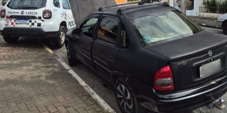 Mulher é presa após comprar carro furtado por R$ 6,5 mil na internet; entenda