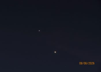 Vênus e Júpiter ficam lado a lado no céu e astrônomo explica como observar fenômeno a olho nu